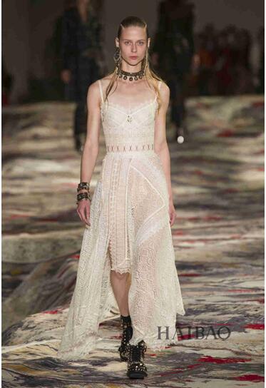 Alexander McQueen 2017春夏巴黎时装秀11.jpg