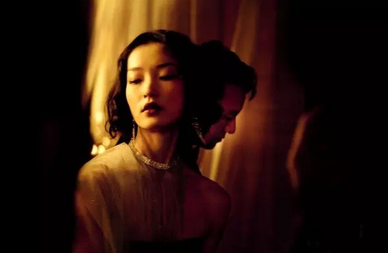 Prada 拍了一部黑白默片，时尚电影真的能带动销售吗0.jpg