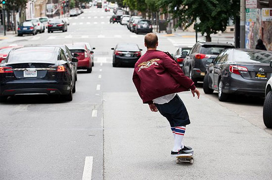 谁也没想到 这位Supreme的狂热粉丝竟会如此走火入魔1.jpg