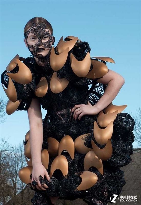 荷兰设计师3D打印再现19世纪民族服装1.jpg