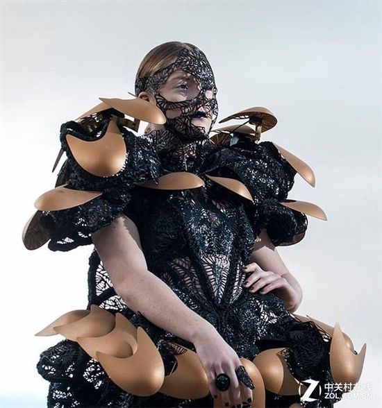 荷兰设计师3D打印再现19世纪民族服装2.jpg