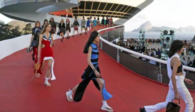 Louis Vuitton突然推“秀后即售” 2017度假系列已经开卖 1.jpg