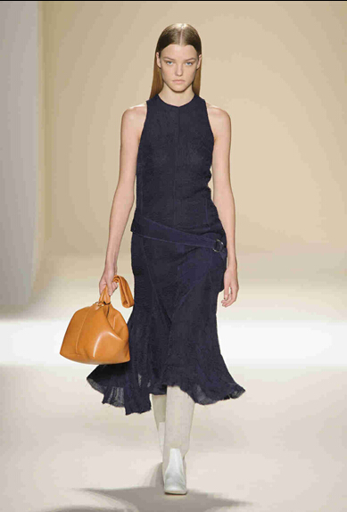 Victoria Beckham2017春夏纽约时装秀 天鹅绒与丝绸编织的性感5.jpg