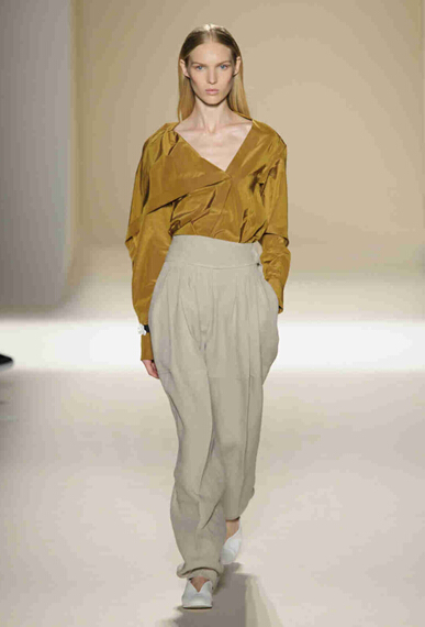 Victoria Beckham2017春夏纽约时装秀 天鹅绒与丝绸编织的性感8.jpg