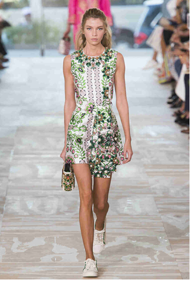 Tory Burch 2017春夏纽约时装秀 海岸风情4.jpg
