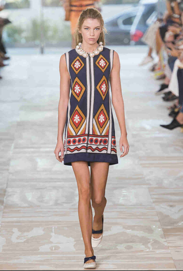 Tory Burch 2017春夏纽约时装秀 海岸风情15.jpg