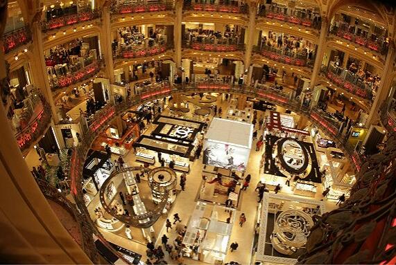 复苏一年的巴黎又生变故 40人中国旅行团被抢奢侈品 1.jpg