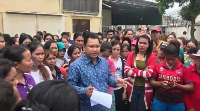 柬埔寨又一纺织厂罢工：这回总理都坐不住了！1.png