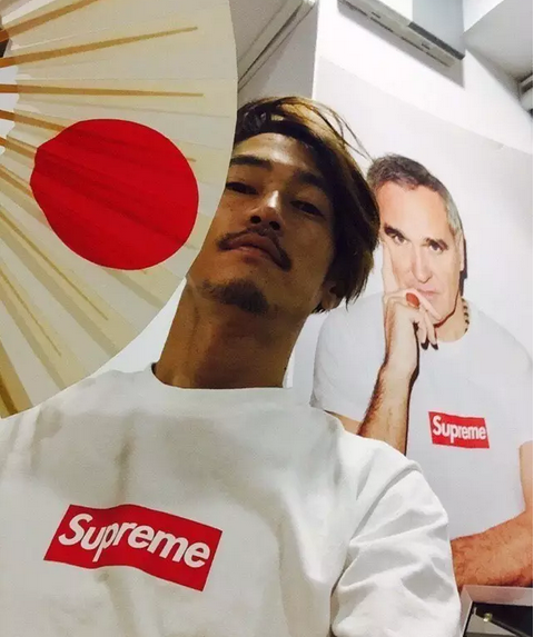 美式潮流supreme横扫亚洲破瓶颈和这个日本人有关2.png