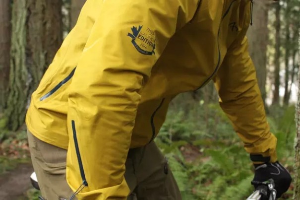 Lululemon 在瑜伽服之外的又一个动作，投资了家自行车服装公司0.jpg