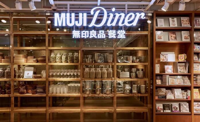 2017“不怕死”的快时尚还在狂奔 究竟是谁给的勇气5.jpg