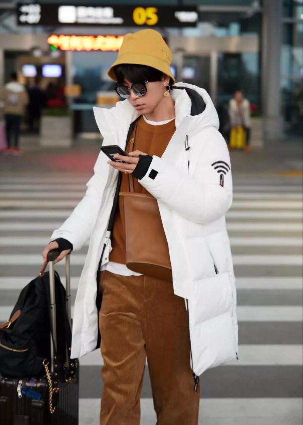 波司登联名款有多火？从好莱坞明星到ins潮人都在穿4.jpg