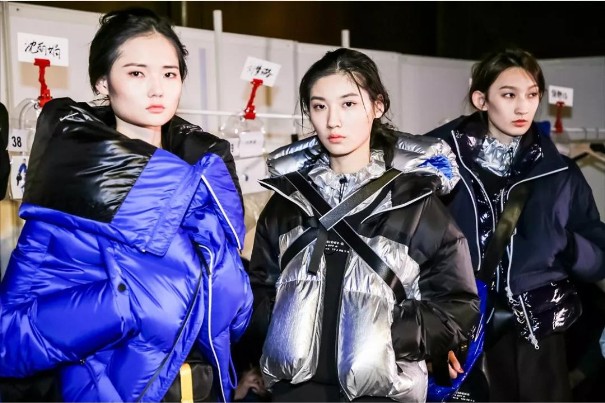波司登联名款有多火？从好莱坞明星到ins潮人都在穿10.jpg