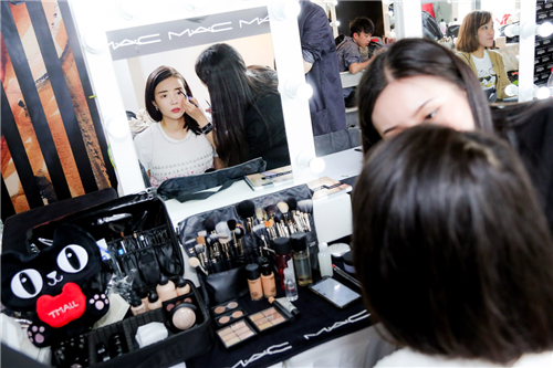 天猫Club助力先锋设计师 360度全景边看边买好过瘾6.png