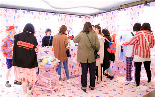 天猫Club助力先锋设计师 360度全景边看边买好过瘾10.png