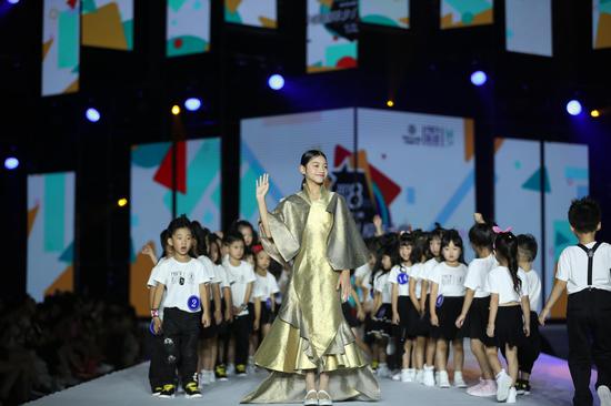 琪尔特·新丝路少儿模特决赛引关注 小芈月助阵上演抖音神曲7.jpg