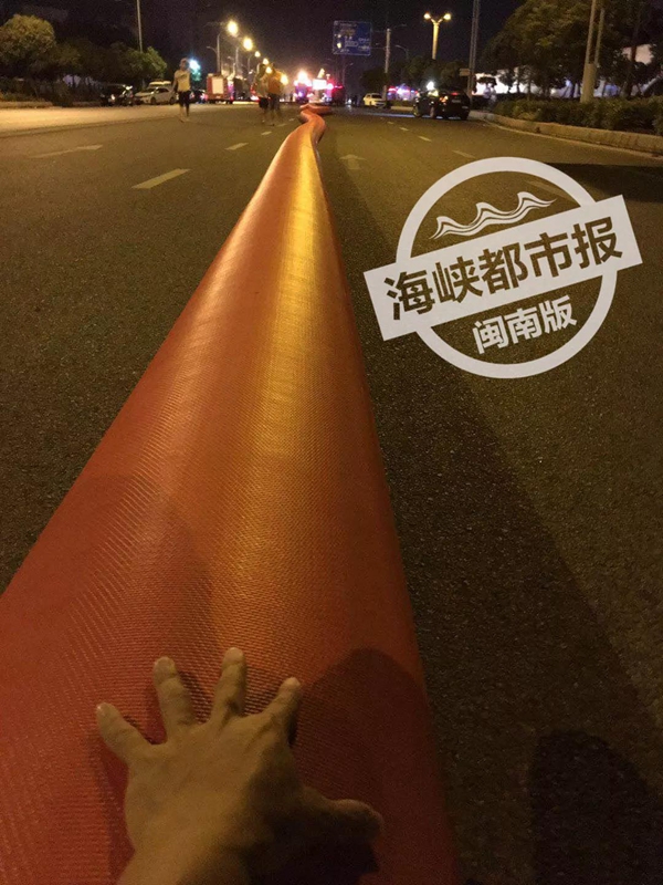 晋江七匹狼厂房昨晚突发大火！现场明火已扑灭5.jpg
