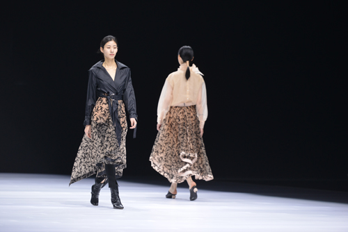  设计师王凤：与服装结为挚友2.jpg